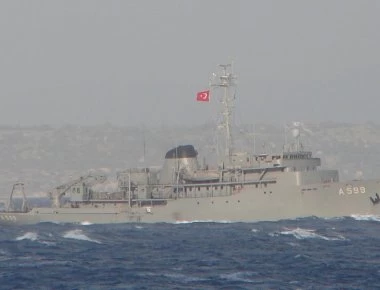 Οι Τούρκοι έβγαλαν και το ερευνητικό «TCG Cesme A-599» - Δείτε το «στοχοποιημένο»